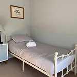 3 Bedroom Cottage Sleeps 5 Village Location