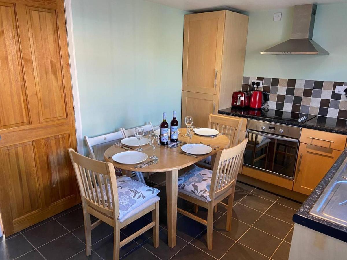 Holiday home 3 Bedroom Sleeps 5 Village Location