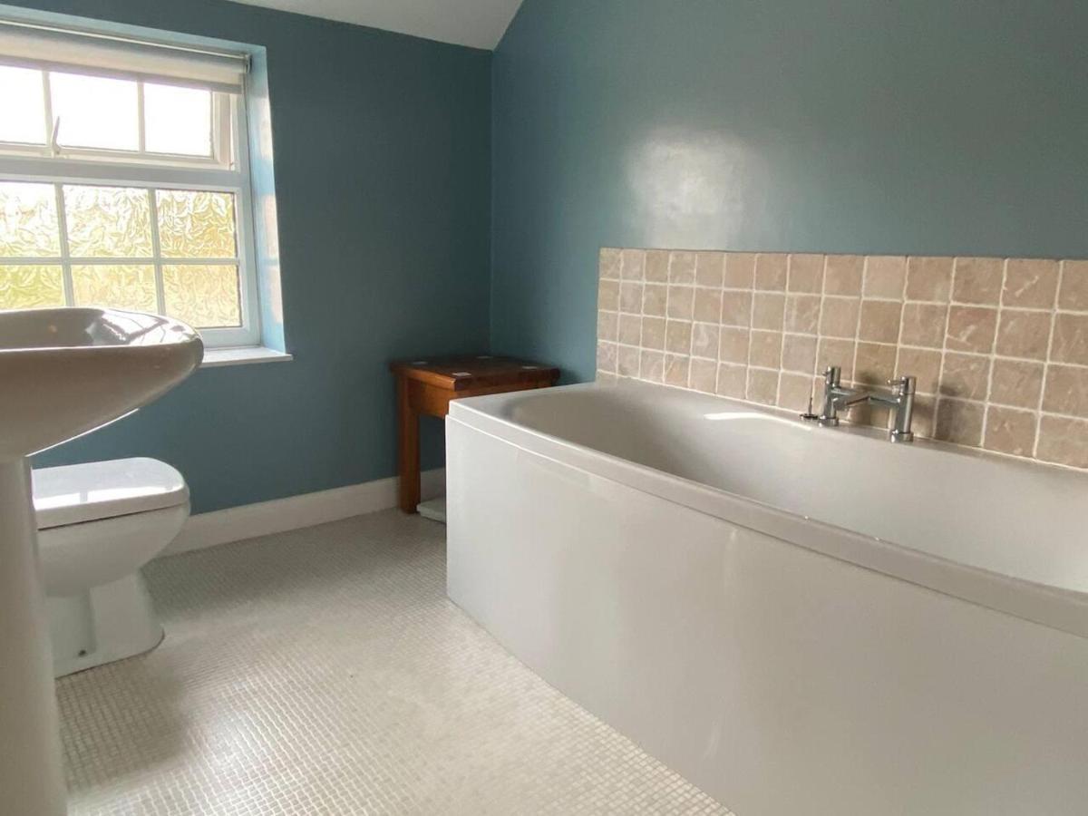 Holiday home 3 Bedroom Sleeps 5 Village Location