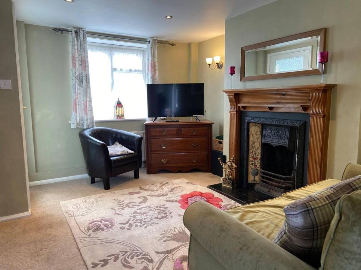 Holiday home 3 Bedroom Sleeps 5 Village Location *