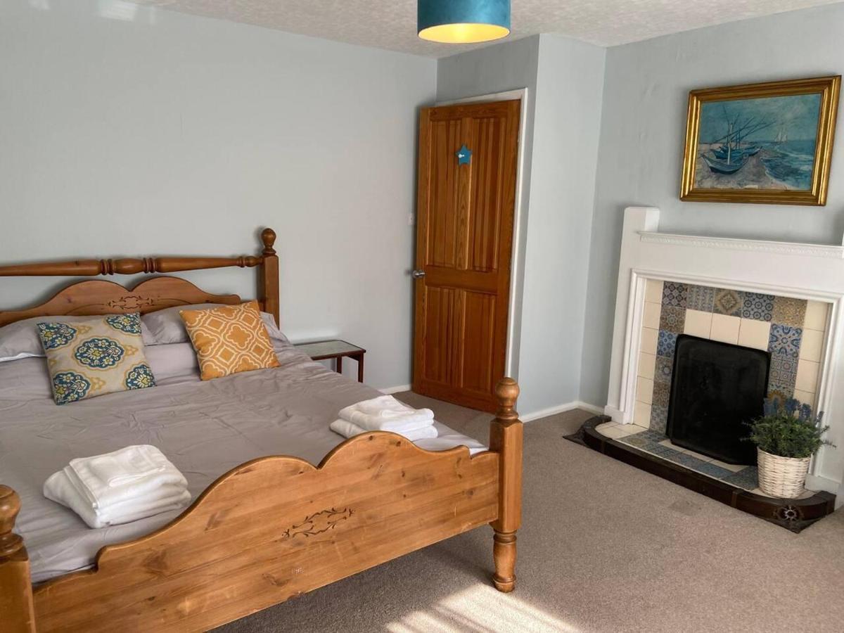 3 Bedroom Sleeps 5 Village Location Scarborough