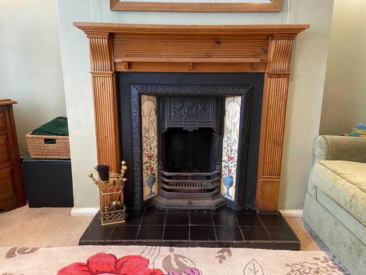 3 Bedroom Sleeps 5 Village Location Holiday home