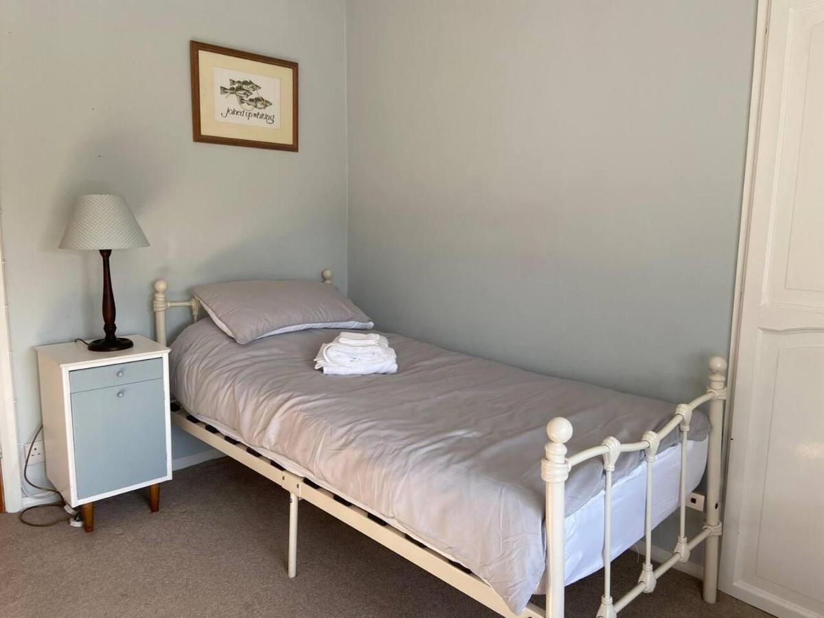 3 Bedroom Sleeps 5 Village Location * Scarborough