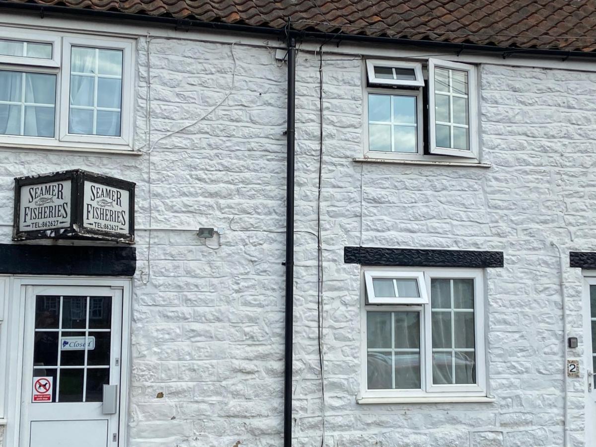 Holiday home 3 Bedroom Sleeps 5 Village Location